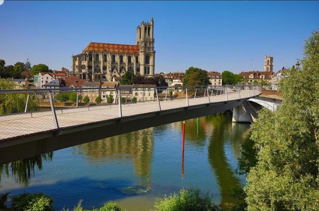 Verdun Mantes-la-Jolie Exteriör bild